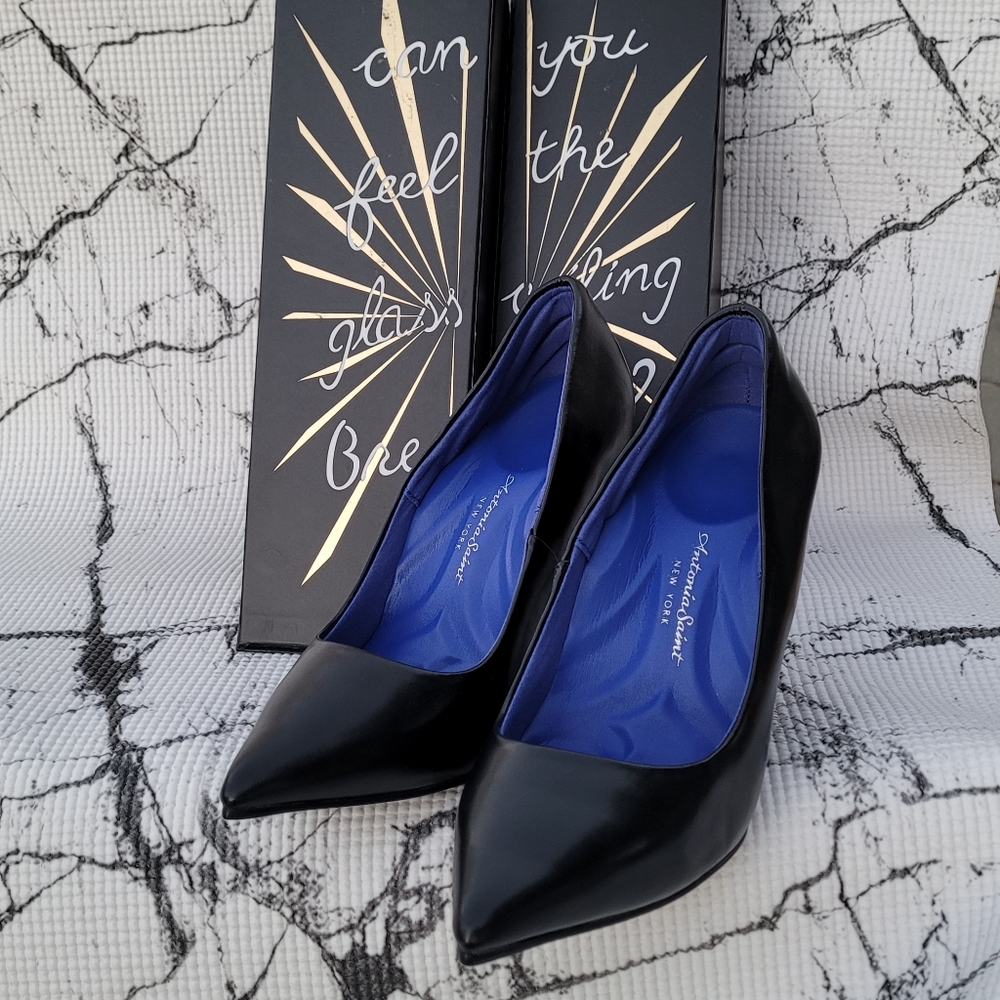 Antonia Saint heels